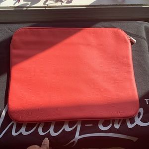 Thirty One Gifts Savvy Sleeve in Calypso Coral